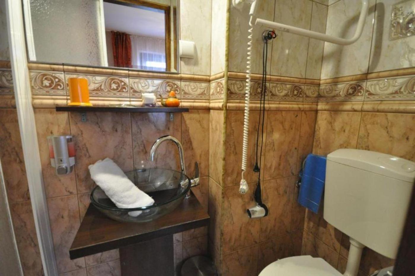 Cztery Strony świata Nocleg ze śniadaniem *